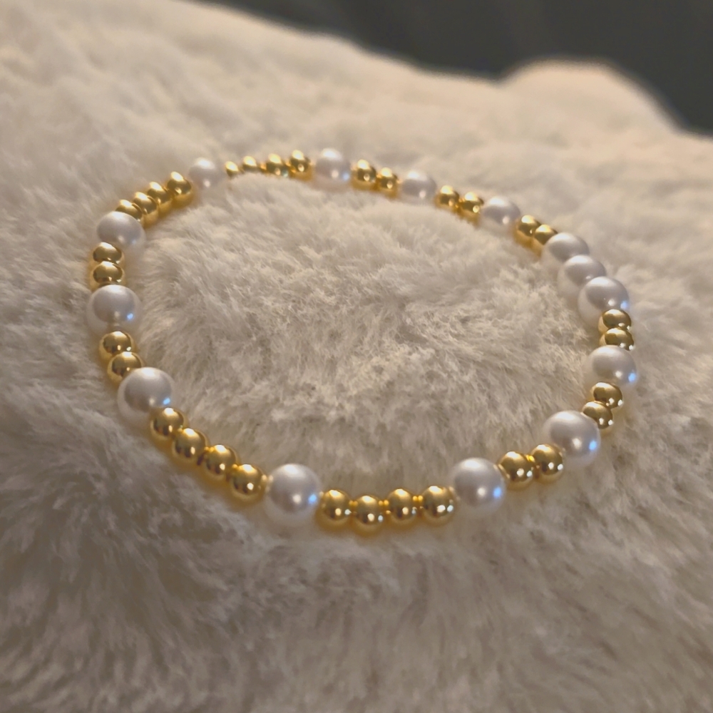 Gold and Pearl Beaded Bracelet - Picture 4 of 5